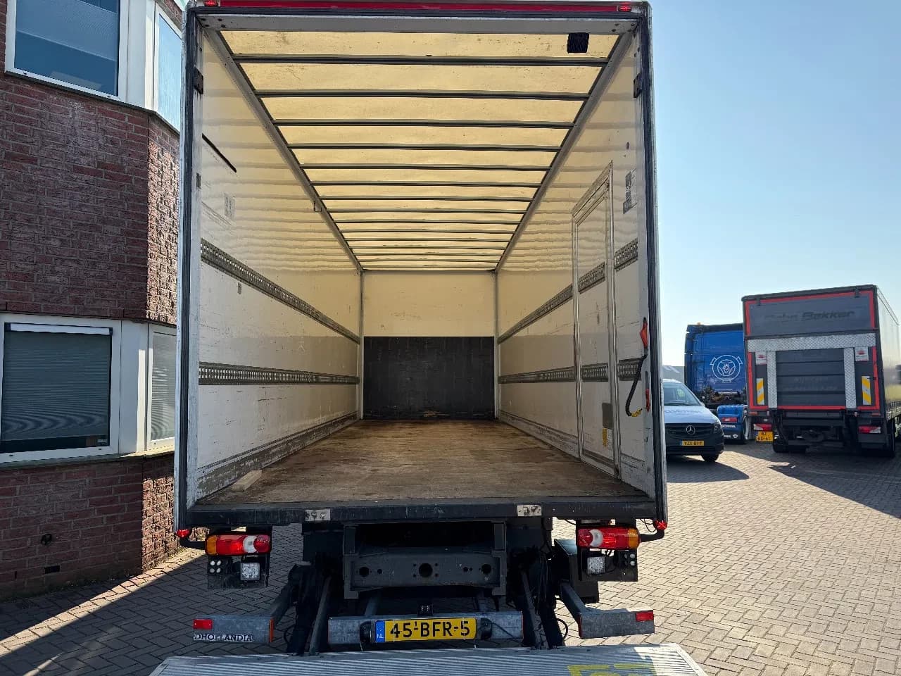 Volvo FL 4X2 Bakwagen met laadklep (8.05x2.49x2.70) APK 12-2025 NL TRUCK - Image 11