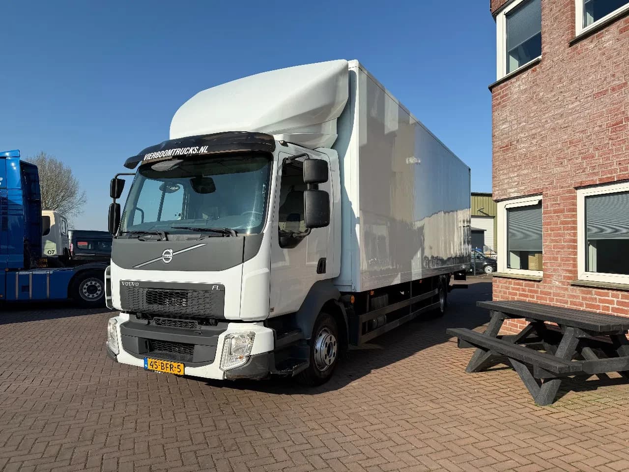 Volvo FL 4X2 Bakwagen met laadklep (8.05x2.49x2.70) APK 12-2025 NL TRUCK - Image 2