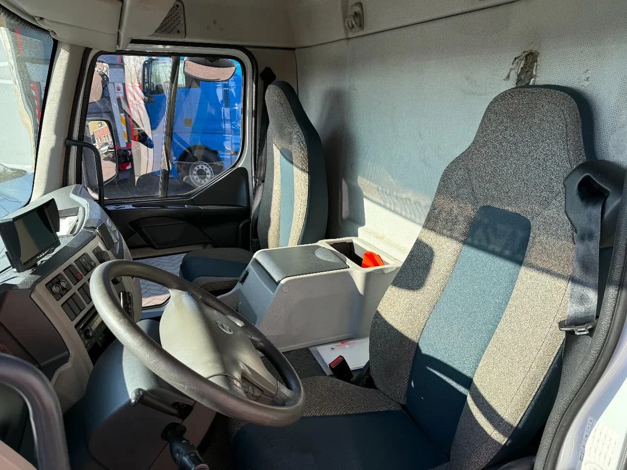 Volvo FL 4X2 Bakwagen met laadklep (8.05x2.49x2.70) APK 12-2025 NL TRUCK - Image 16