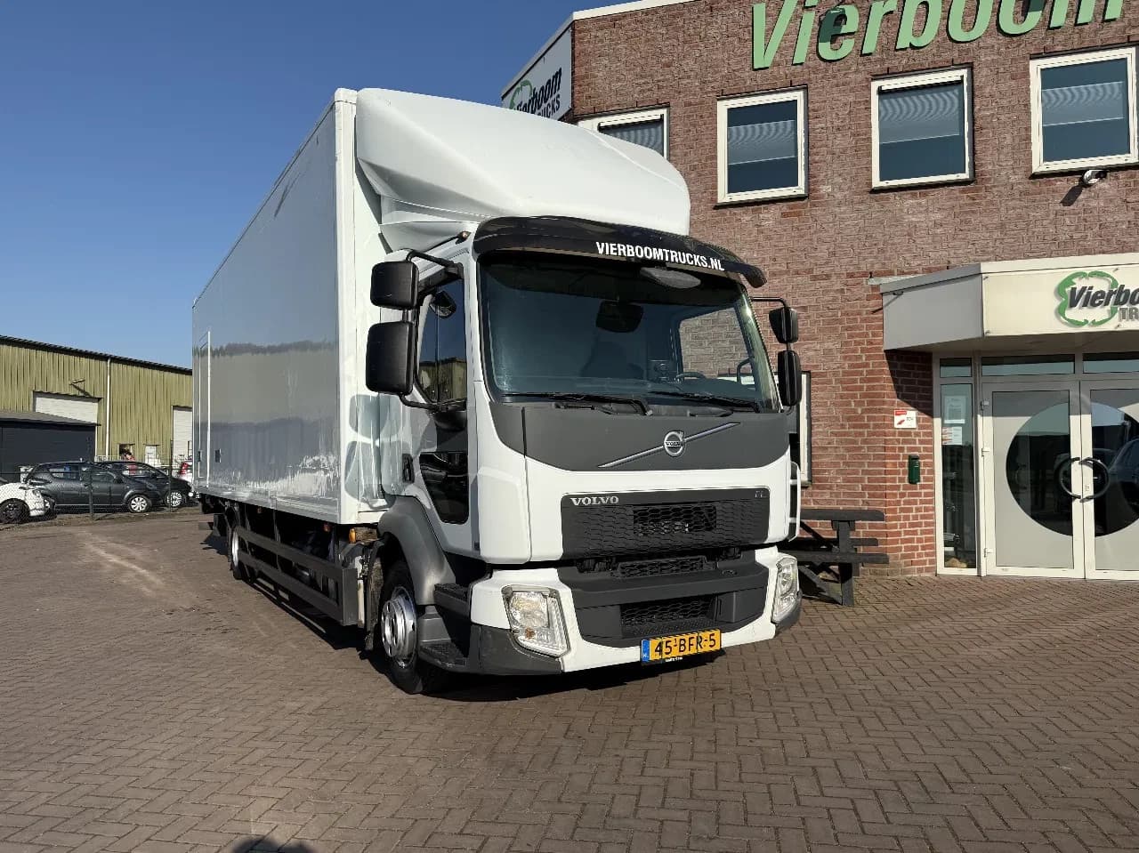 Volvo FL 4X2 Bakwagen met laadklep (8.05x2.49x2.70) APK 12-2025 NL TRUCK - Image 1